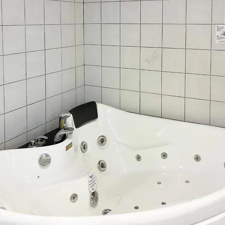 3 Bedroom Pet Friendly In 펜션 *